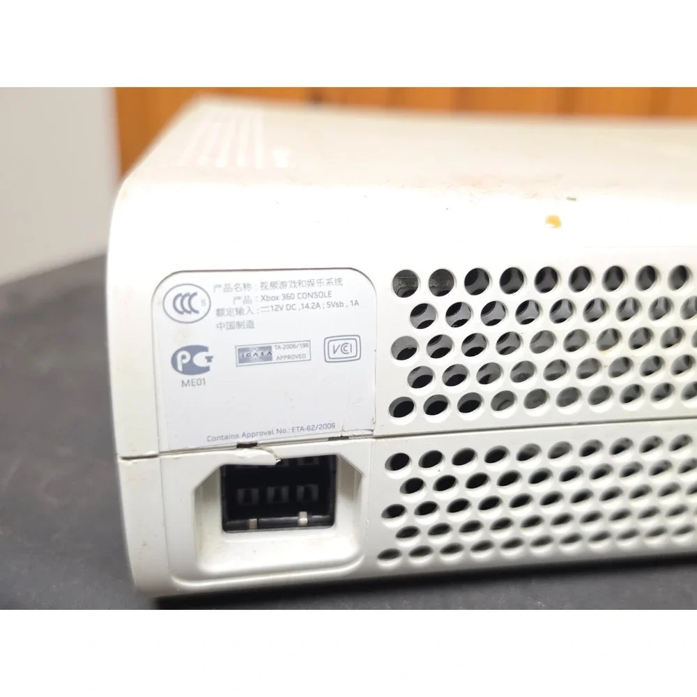 Powers on untested Microsoft Xbox 360 Pro Console White 60GB HDMIPort 2008-09-02